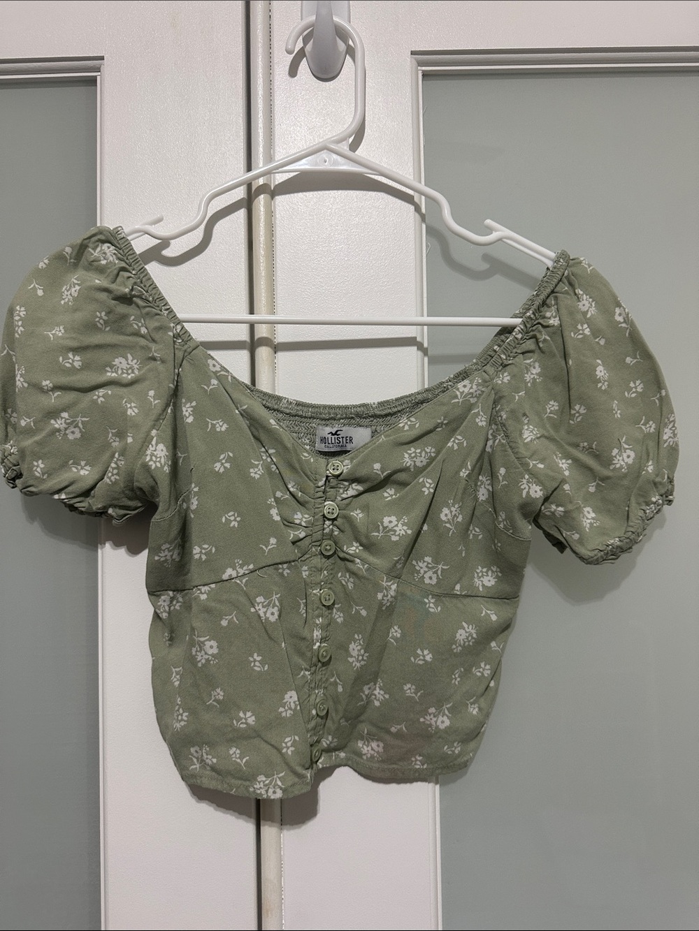 Hollister Sage Green Floral Puff Sleeve Crop Top